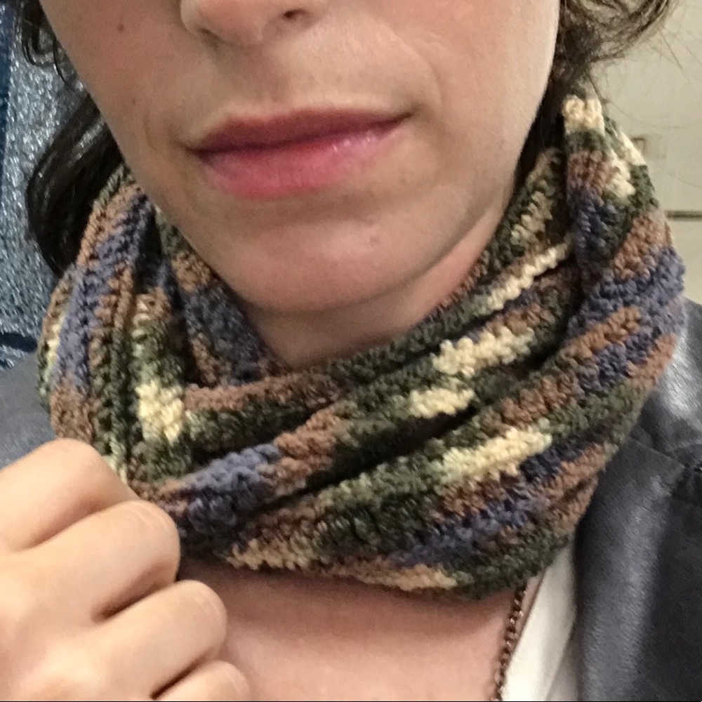 NWOT Handmade Multicolored infinity scarf - Picture 3 of 8